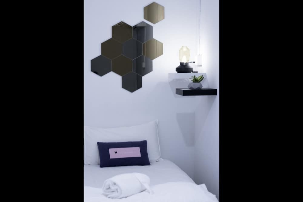 bond boutique capsule hotel at bugis hostel