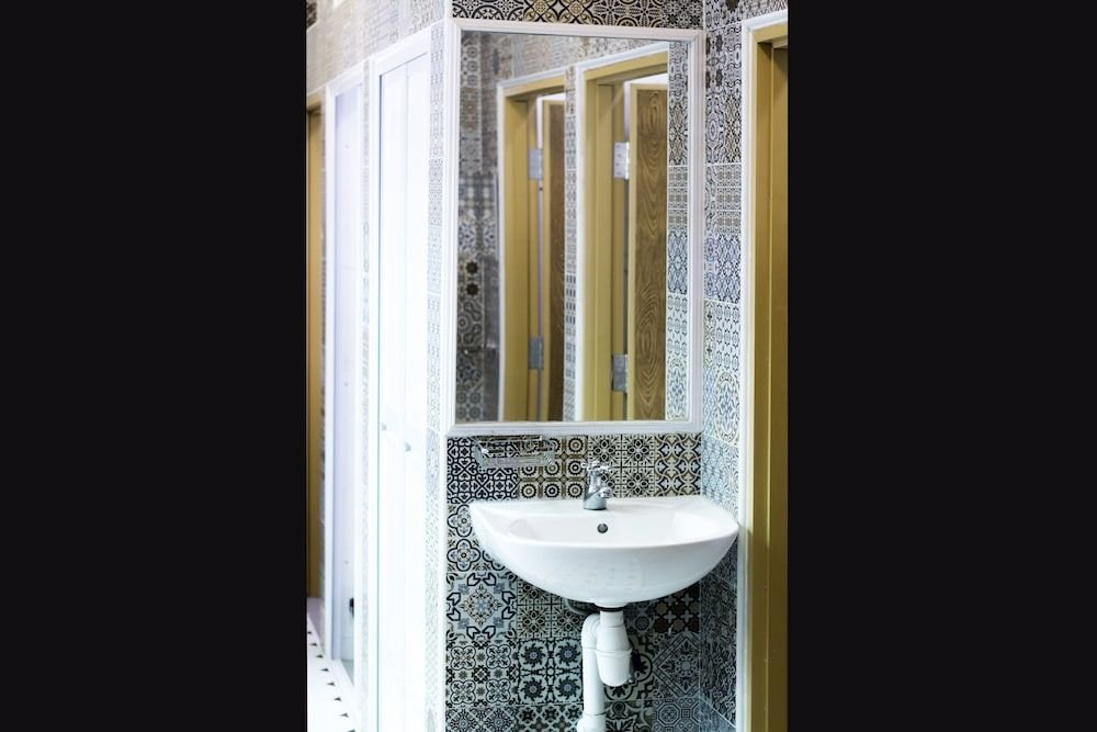 bond boutique capsule hotel at bugis hostel