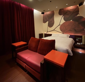 hotel oasis adults only