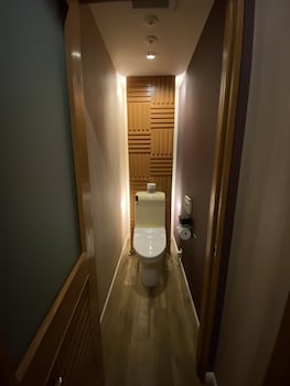 hotel oasis adults only