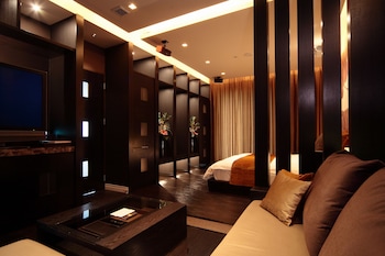 hotel oasis adults only