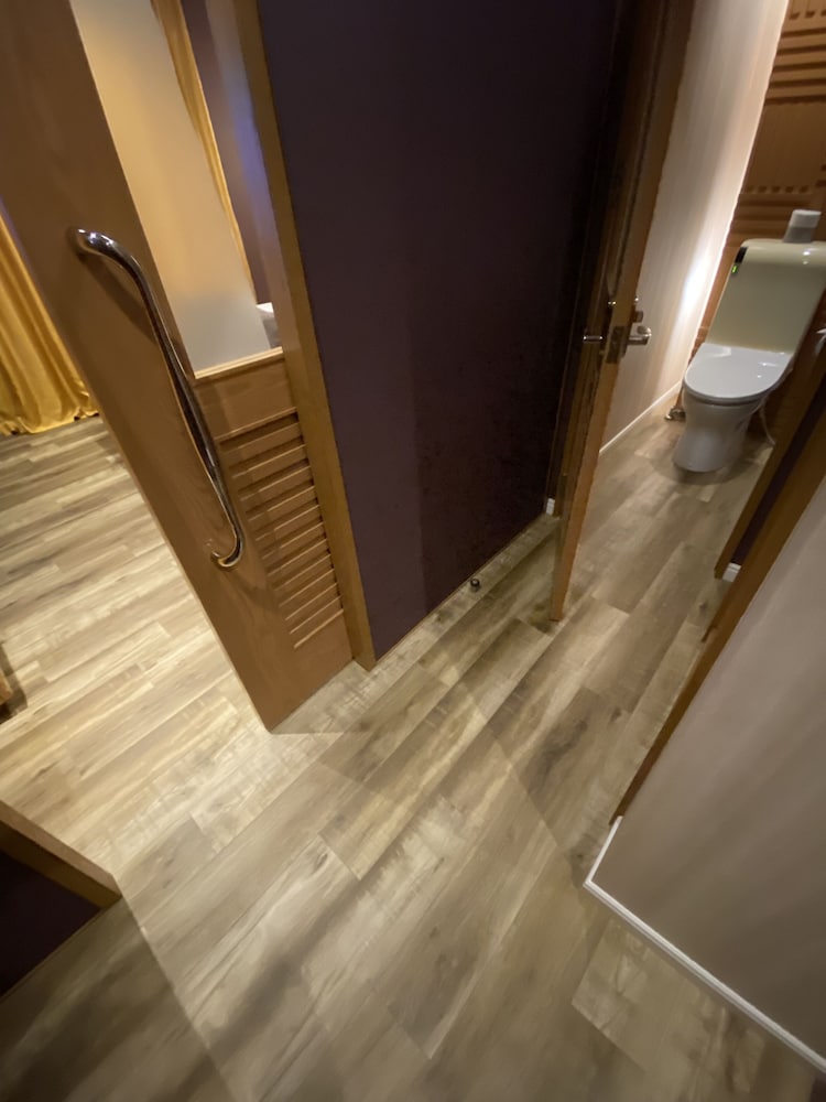 hotel oasis adults only