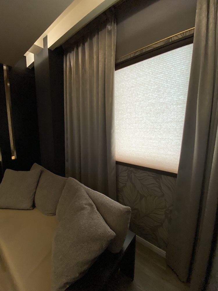 hotel oasis adults only