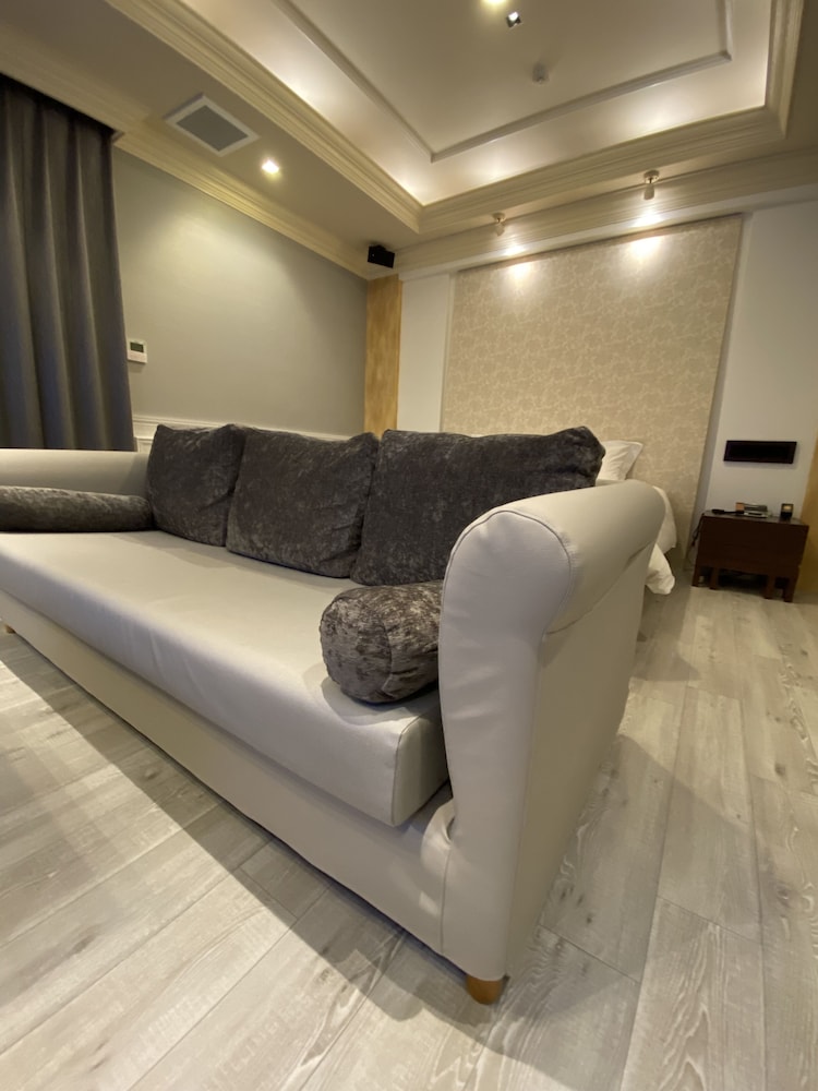 hotel oasis adults only