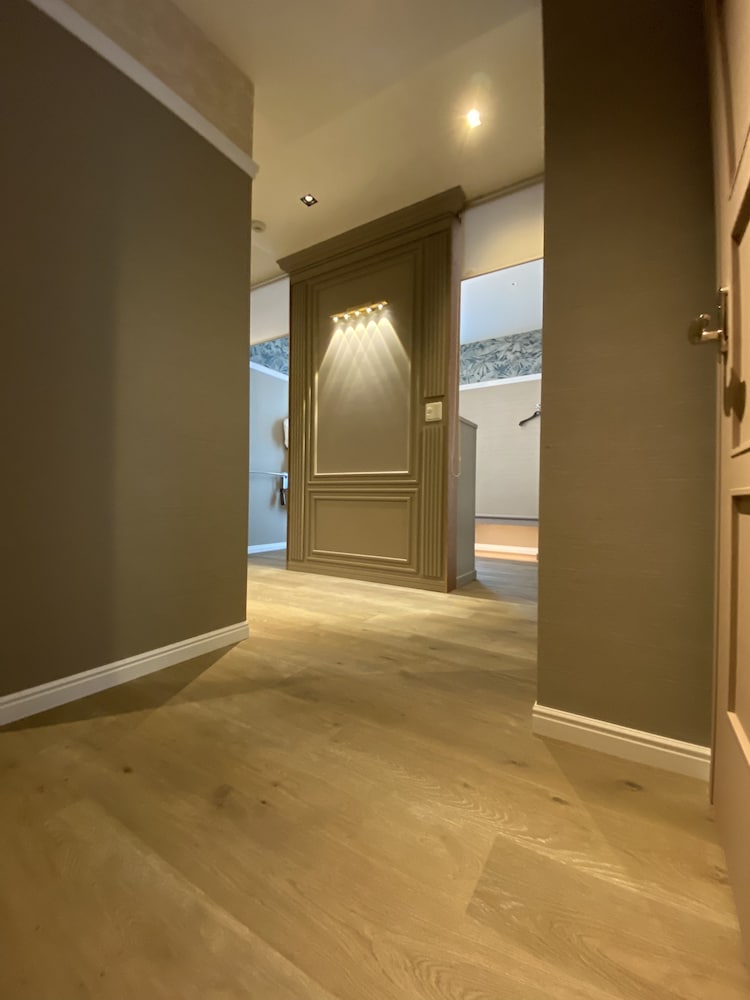 hotel oasis adults only