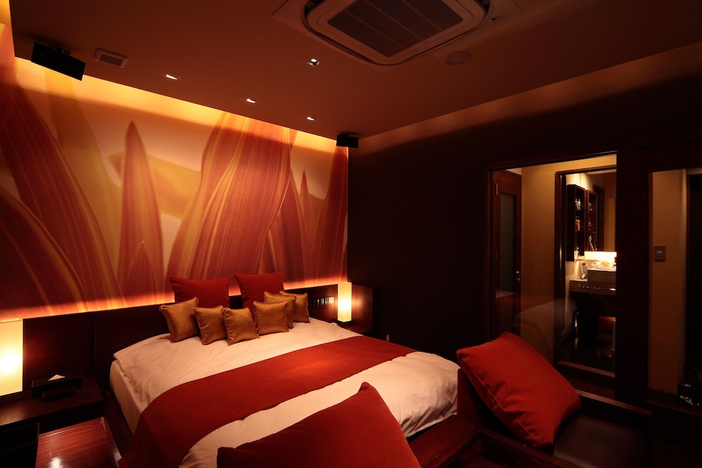 hotel oasis adults only