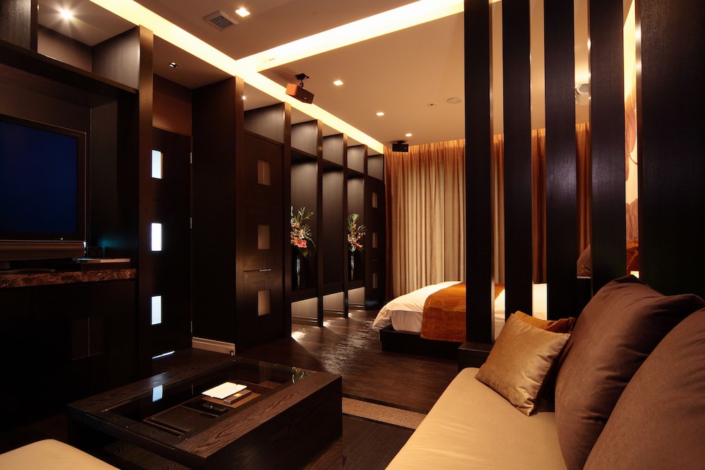 hotel oasis adults only