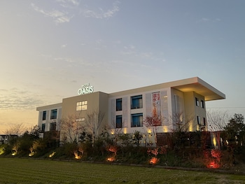 hotel oasis adults only