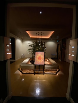 hotel oasis adults only