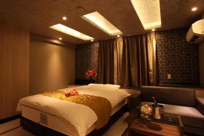 hotel origin adult only
