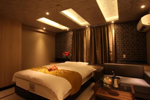 hotel origin adult only