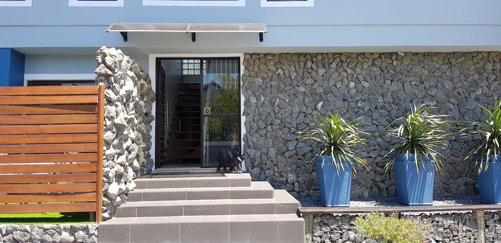 the hillcrest guesthouse