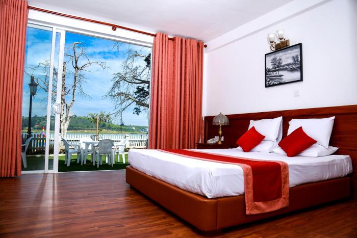 royal lake hotel