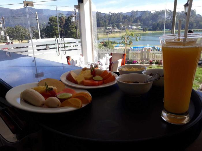 royal lake hotel