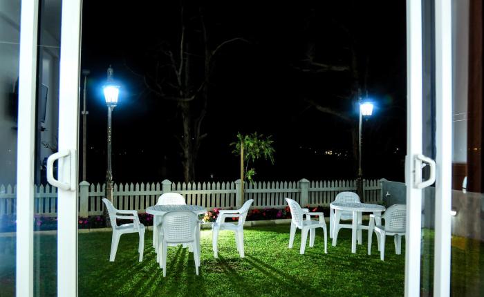 royal lake hotel