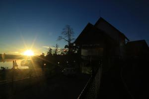 royal lake hotel