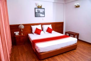 royal lake hotel