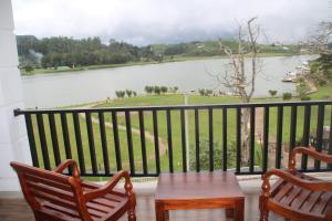 royal lake hotel