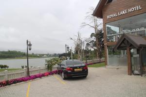 royal lake hotel