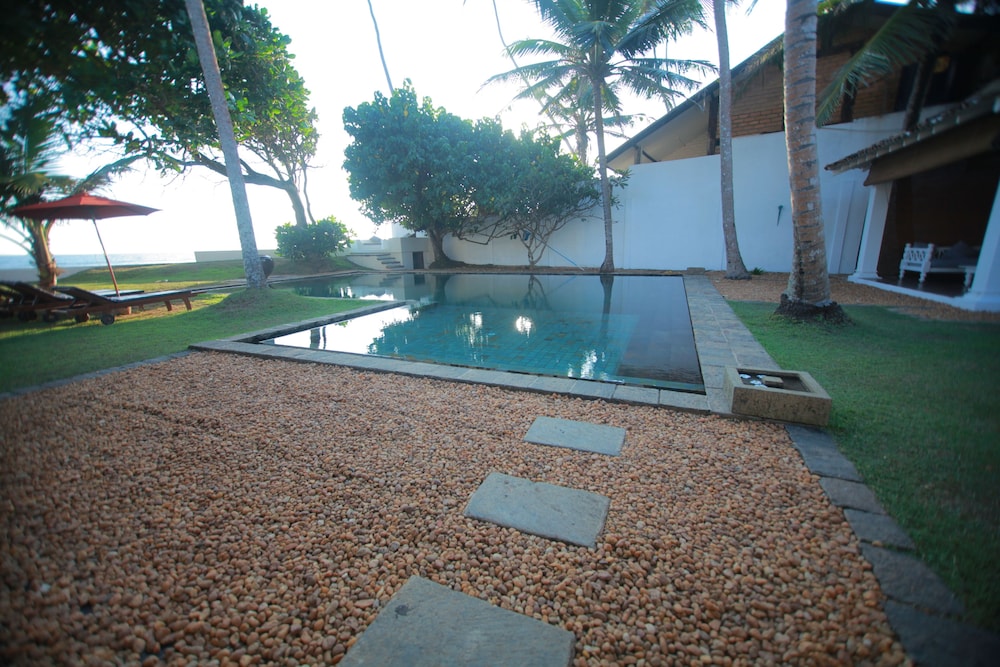 olanda private beach villa