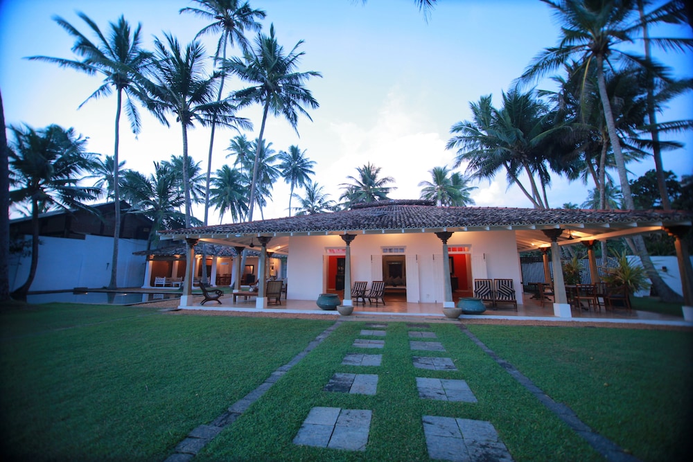 olanda private beach villa