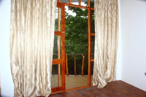 Seasons Four,Koggala>>Devinuwara,3.5 star