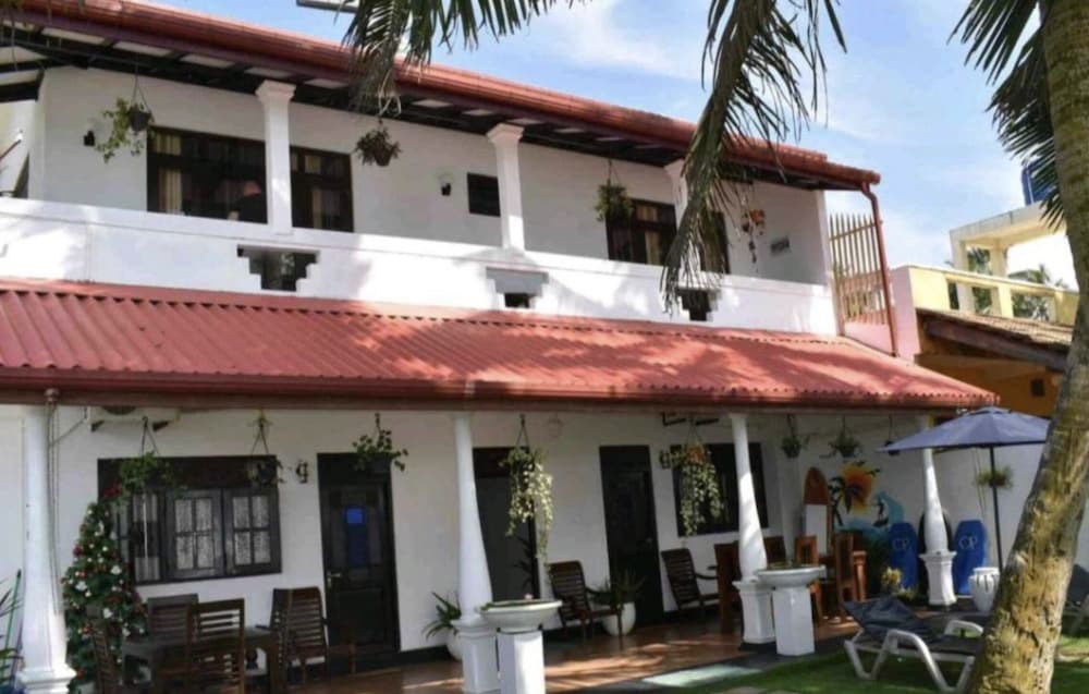 ashens beach house