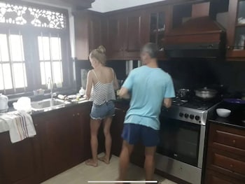 Ashen's Beach House,Dodanduwa>>Boossa,2.5 star