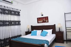 ashens beach house