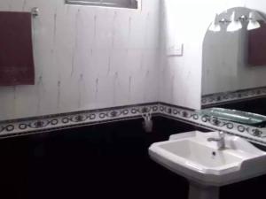 ashens beach house
