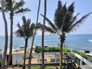 ashens beach house