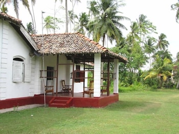 the colonial villa