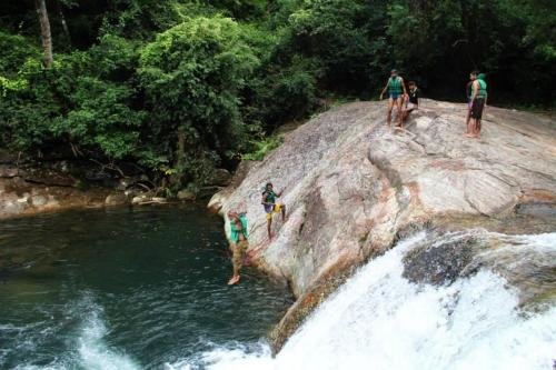 meemure isabulana resort hostel