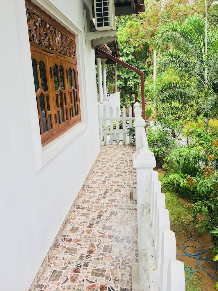 sudu neluma home stay
