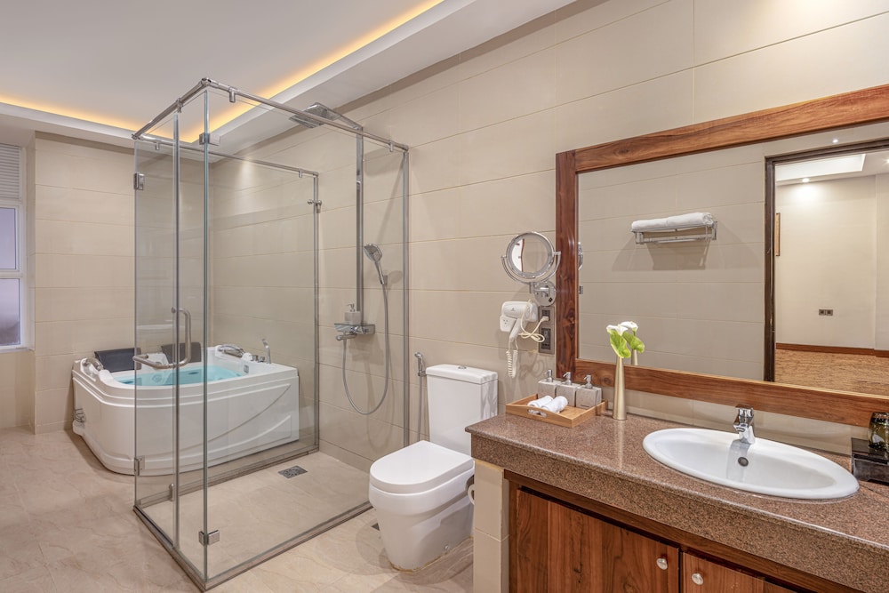 the golden ridge hotel