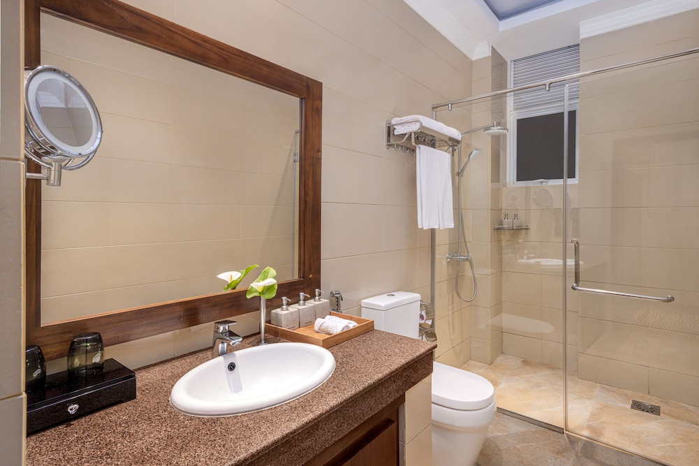 the golden ridge hotel