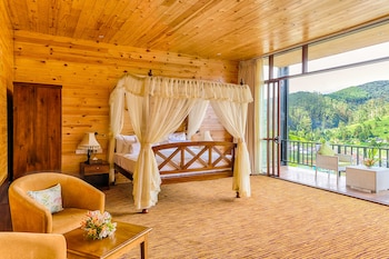 the golden ridge hotel