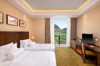 the golden ridge hotel