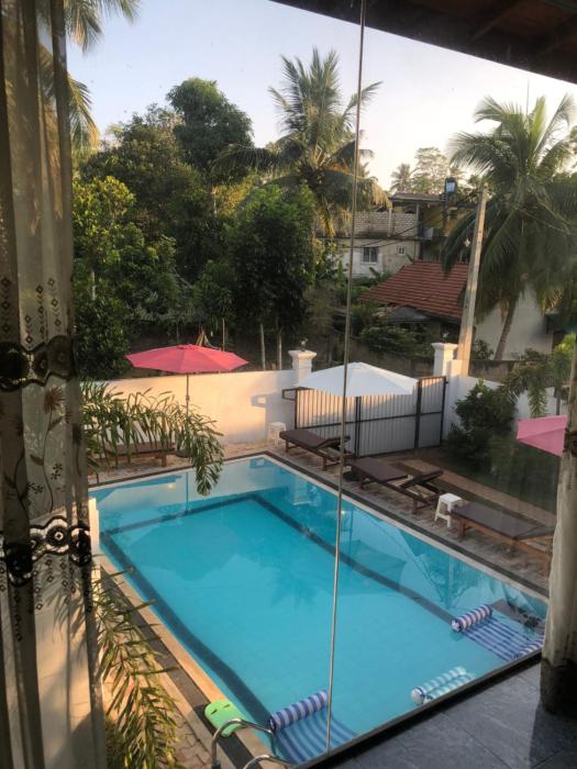 villa white