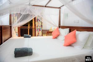 villa white
