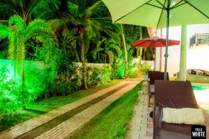 villa white