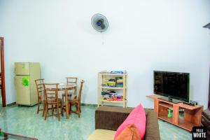 villa white