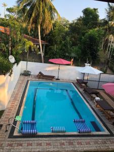 villa white