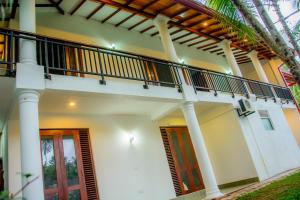 villa white