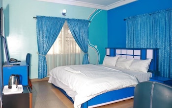 resdon hotel and suites