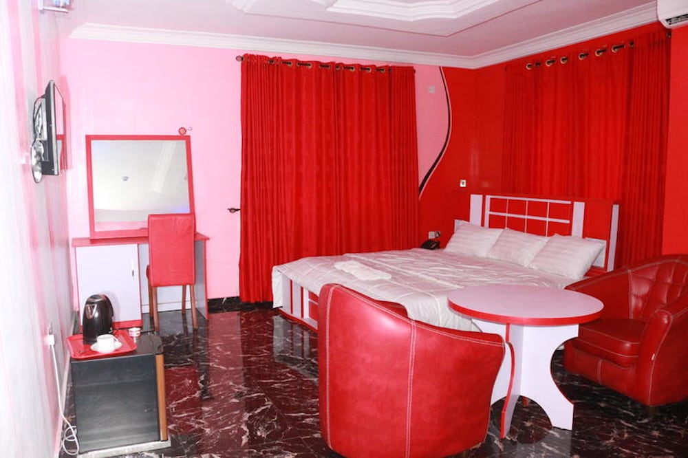 resdon hotel and suites