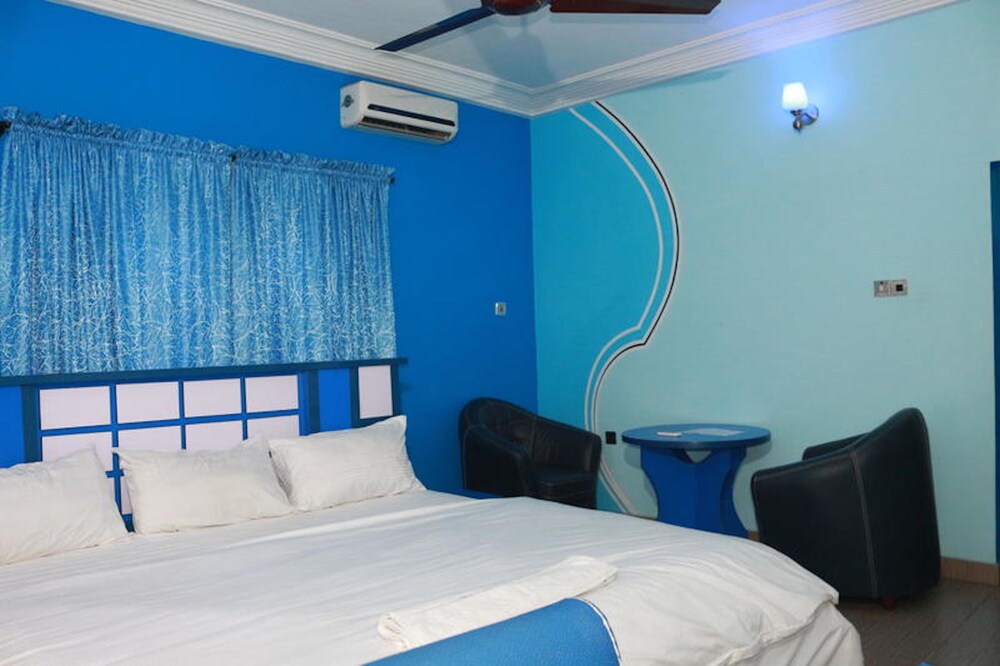 resdon hotel and suites