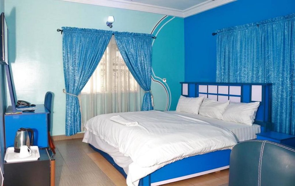 resdon hotel and suites