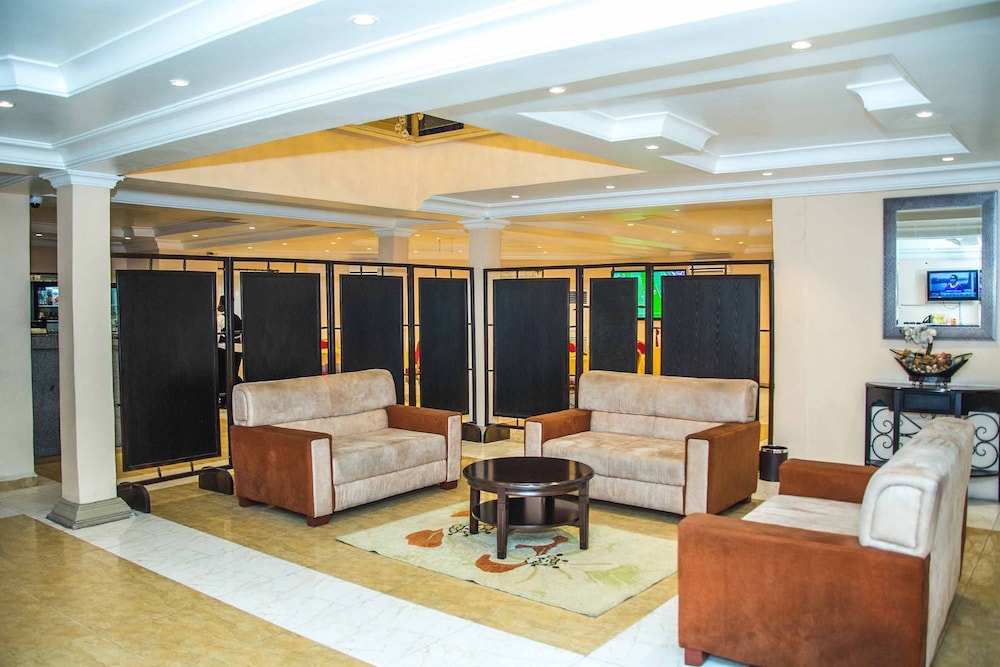 royal crest hotel and suites