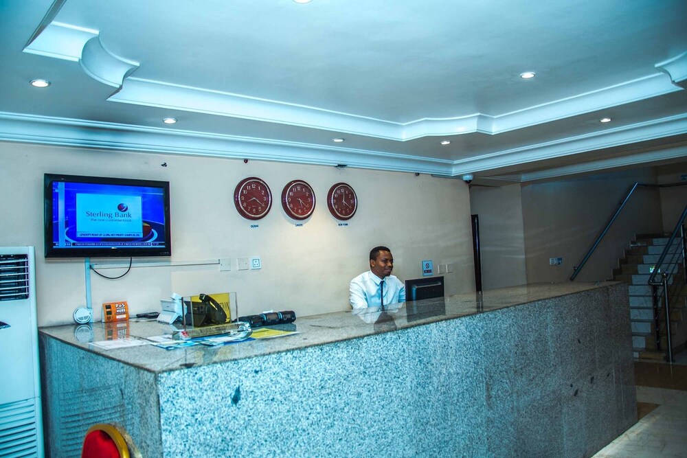 royal crest hotel and suites